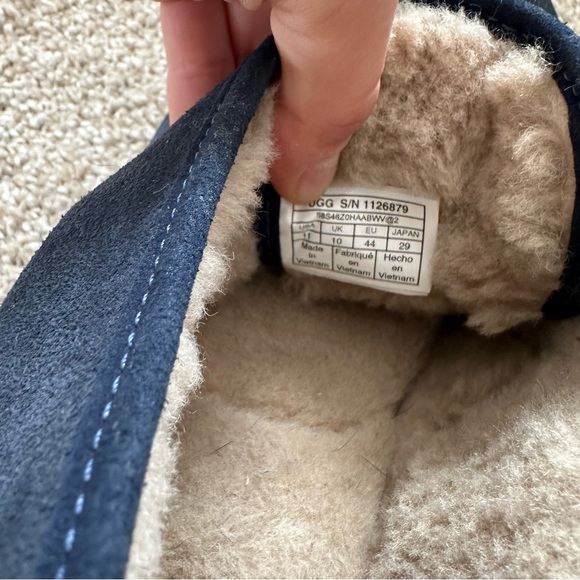 NWOT Men’s Ugg - Picture 4 of 6